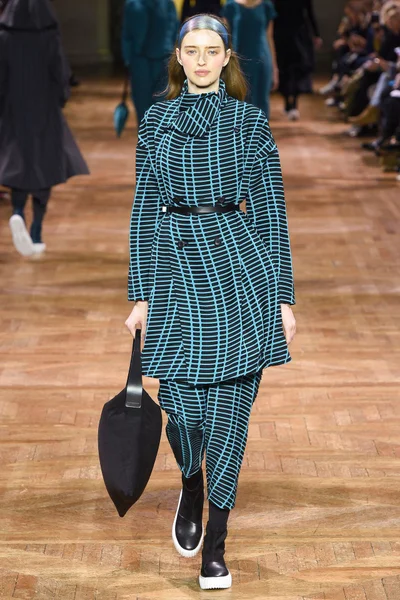 Look 14